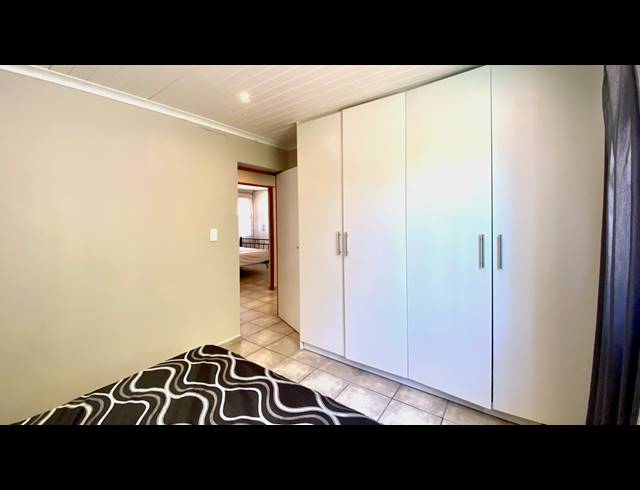 4 BEDROOM HOUSE FOR SALE IN VELDDRIF